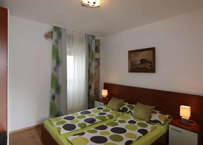 In - Insel Krk 13419 * سيلو