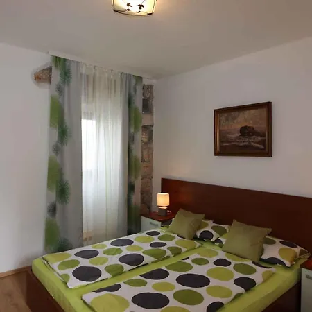 In - Insel Krk 13419 * Šilo